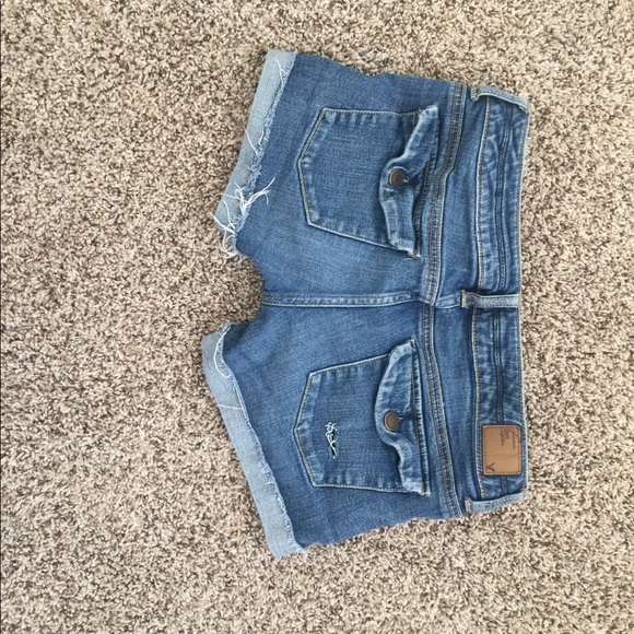 American Eagle low rise shorts - Picture 2 of 3